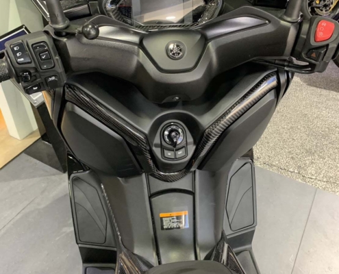 YAMAHA_XMAX_2023_碳纖維Y型飾蓋_實車照