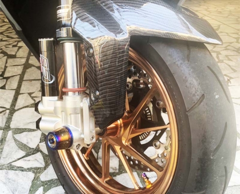 SYM_DRGBT2.0_碳纖維前土除_實車照