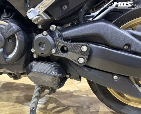 MOS_YAMAHA_TMAX560_2023_碳纖維支架鎖飾