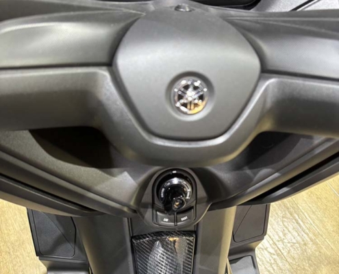 MOS_YAMAHA_XMAX2023_碳纖維油箱蓋_實車照